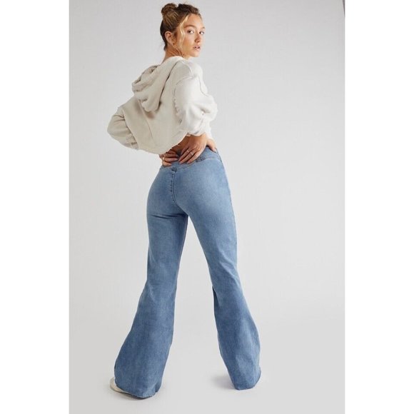 Free People Denim - NEW sz 31 / 12 Free People We the free light wash CRVY Curvy Jeans Ingrid